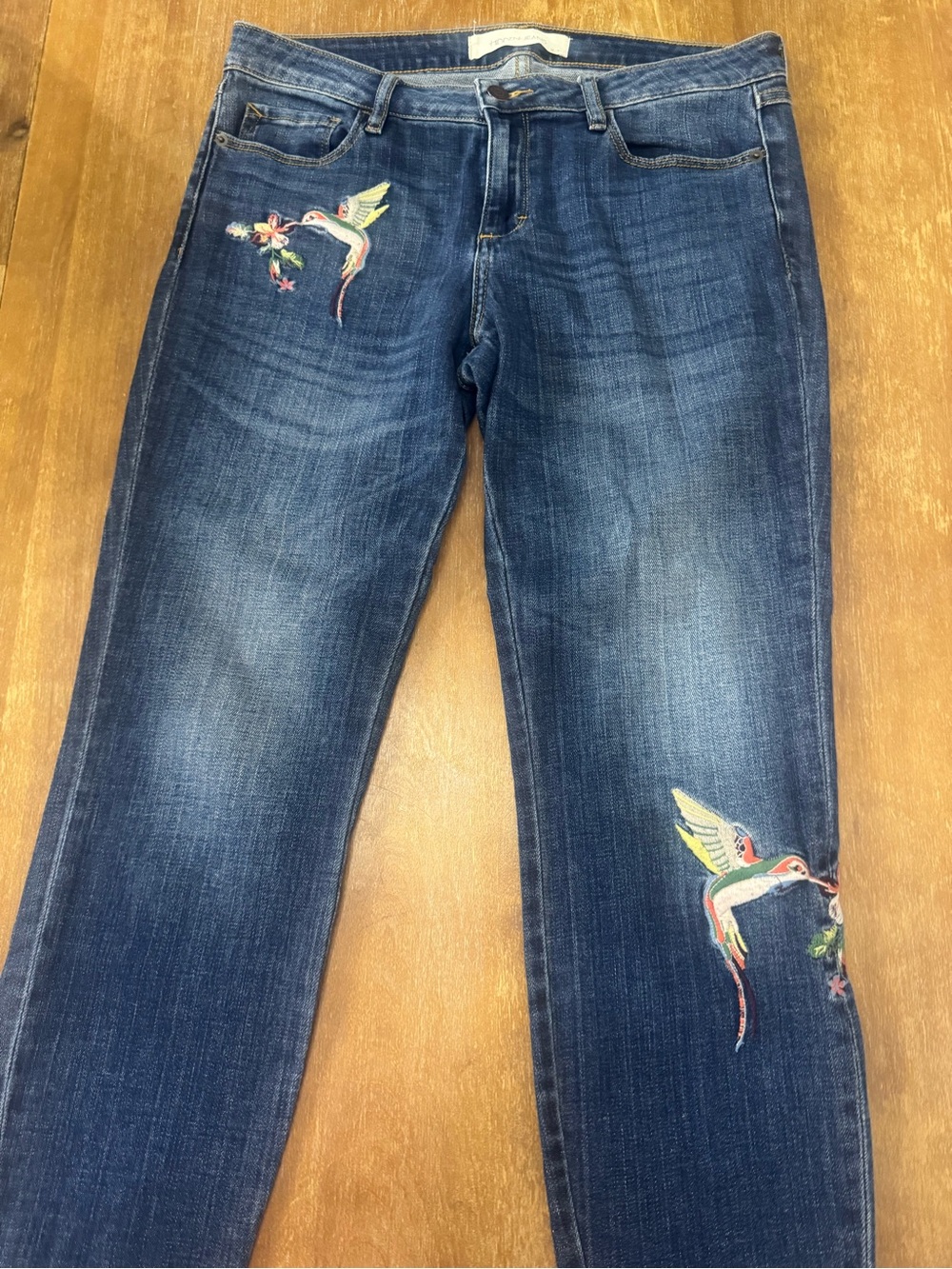 Hidden Embroidered Hummingbird Ankle Jeans in Dark Blue